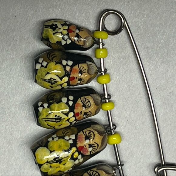 Vintage Russian Nesting Doll Folk Art Hanging Wood Brooch Pin Matryashka Jewelry - Picture 4 of 9